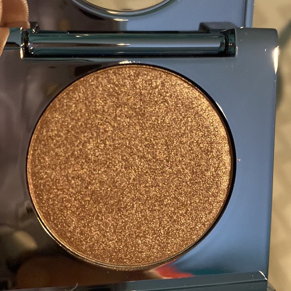 Eye Shadow - Picture 4 of 4